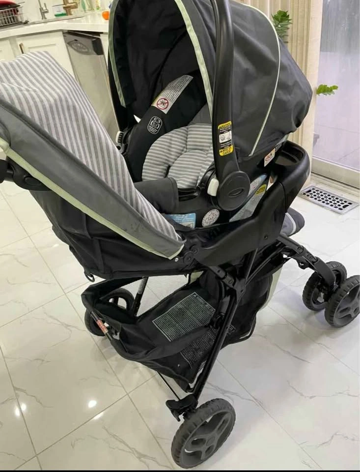 Moving Sale - Graco Comfy Cruise Travel System - photo 4