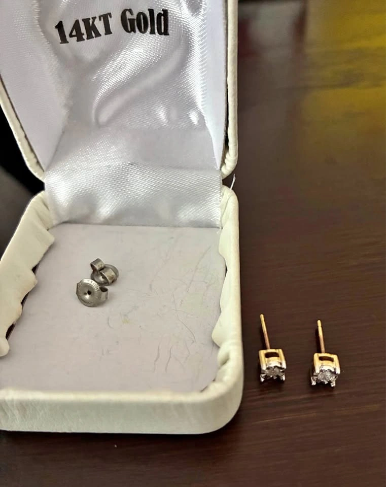 Diamond earrings Studs