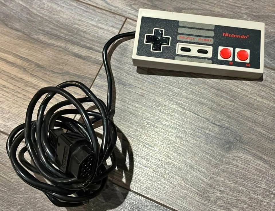 Original NES Nintendo Controller Mint