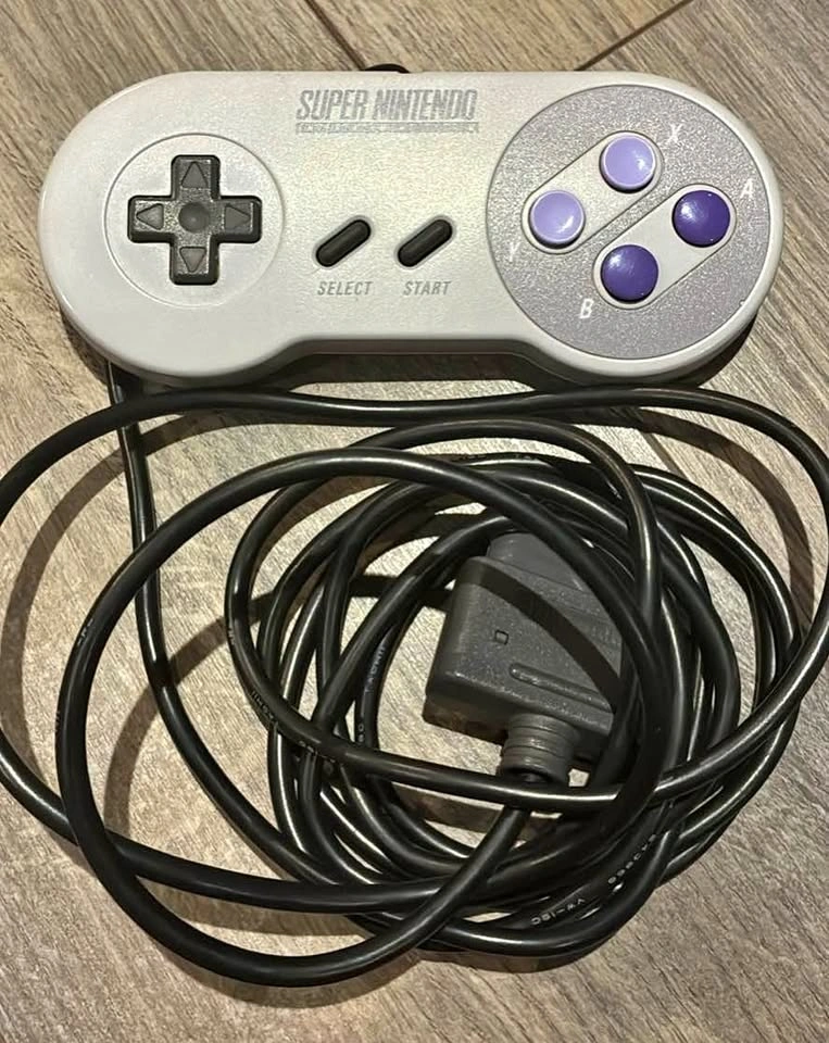 Original Super Nintendo Controller Mint