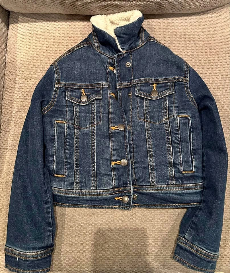 Girls jean Sherpa jacket size small 6