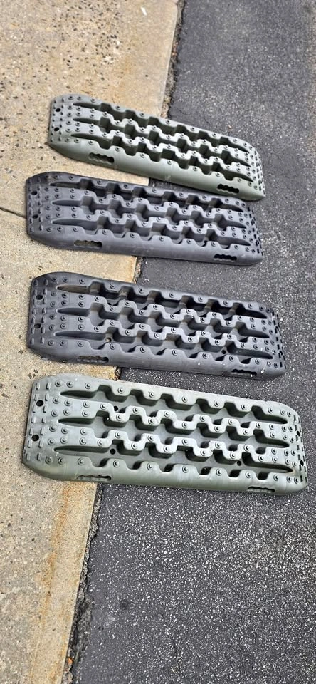 2 Pairs of Off-Road Recovery Heavy Duty Traction Boards