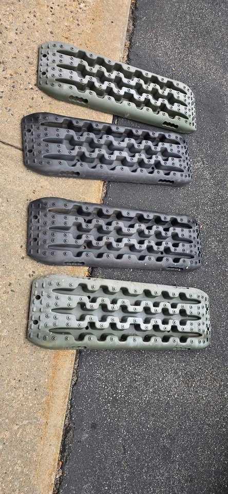 2 Pairs of Off-Road Recovery Heavy Duty Traction Boards - photo 3