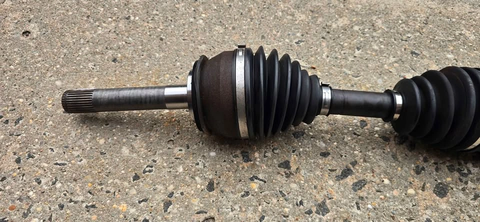OEM Toyota Landcruiser Passenger side axle- Used Good Condition - photo 3