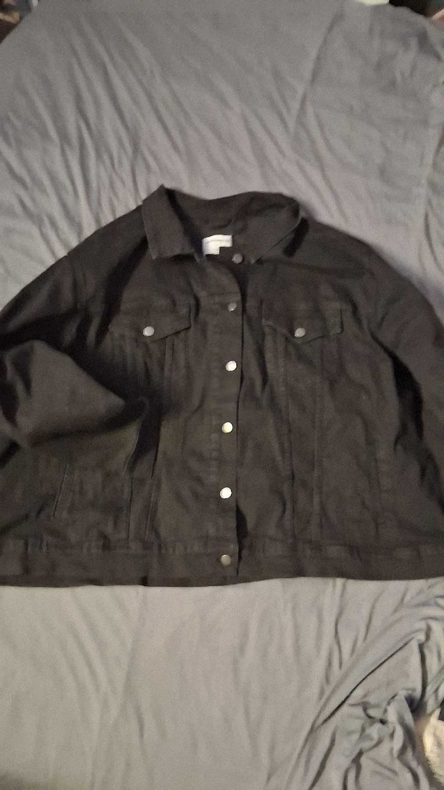 Amazon Essentials Women's 6X Denim Jacket