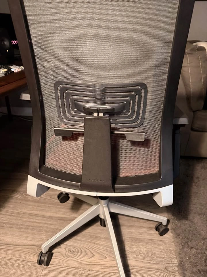Haworth Very Ergonomic Task Chair - Fully Loaded, Like-New - photo 2