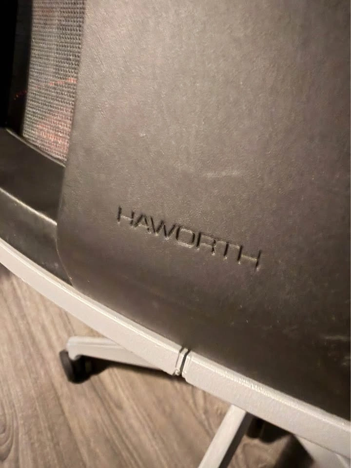 Haworth Very Ergonomic Task Chair - Fully Loaded, Like-New - photo 4