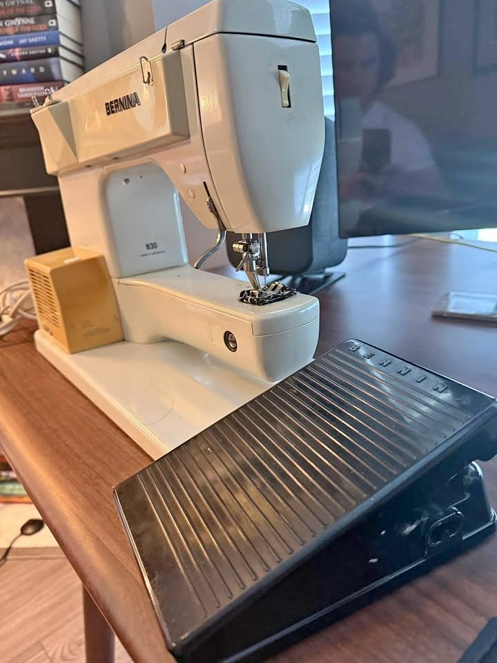 Vintage Bernina 830 Record Sewing Machine (Tested & Working)