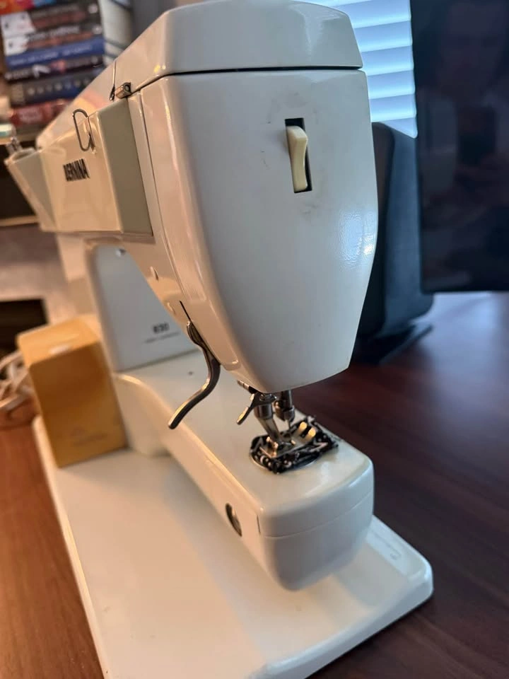 Vintage Bernina 830 Record Sewing Machine (Tested & Working) - photo 3
