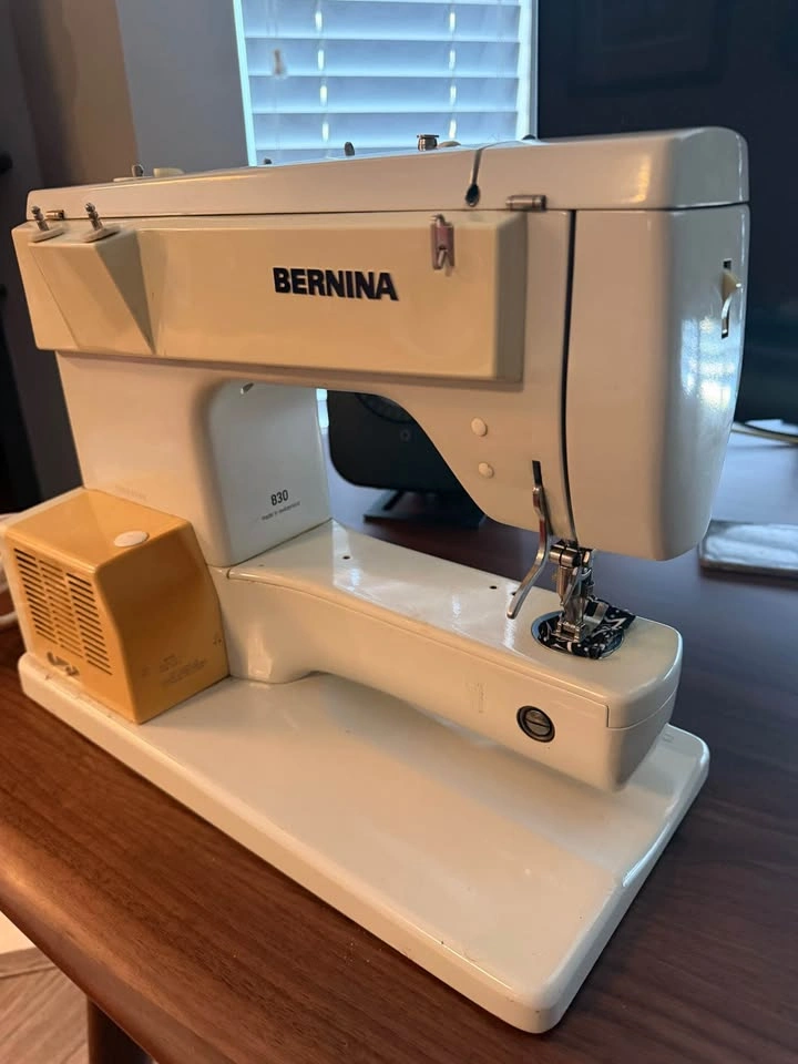Vintage Bernina 830 Record Sewing Machine (Tested & Working) - photo 4