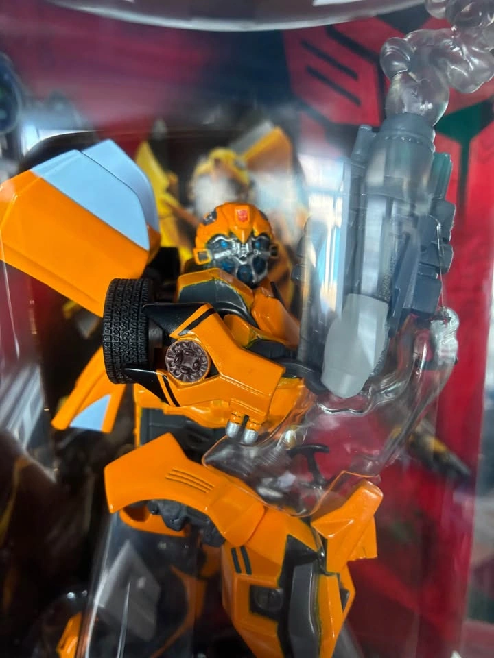 Transformers Movie Unleashed Bumblebee 2006 - photo 4