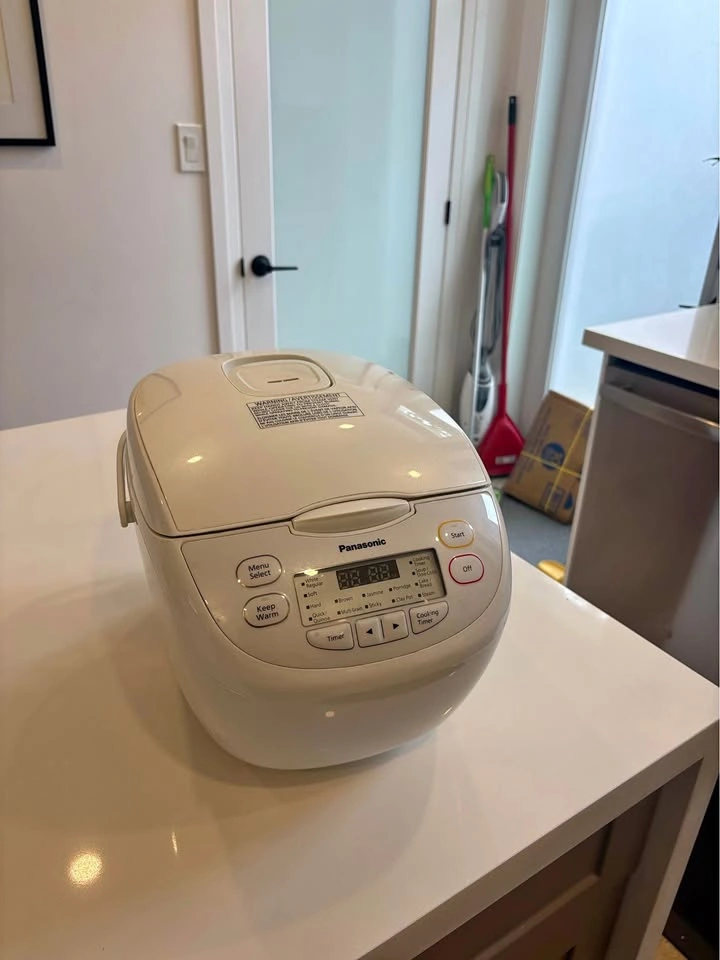 Panasonic SRCN108 Cup Electronic Rice Cooker/Warmer