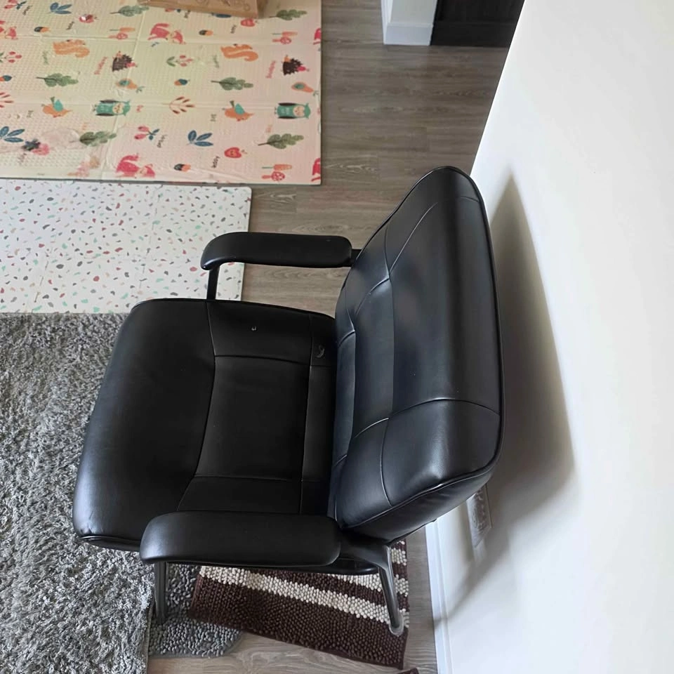 Black Faux Leather Guest Office Chair - photo 2