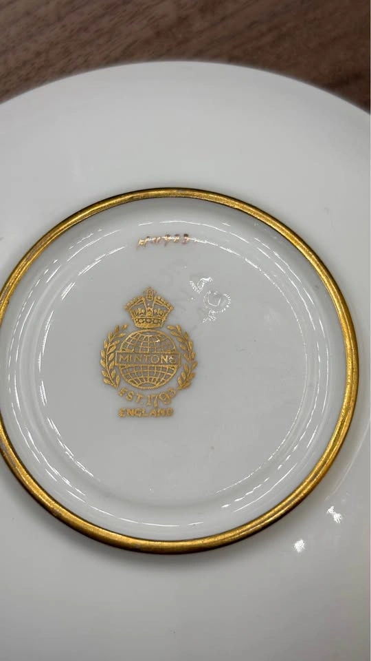 Antique Mintons Heavy Gold Encrusted Demitasse Cups & Saucers - photo 5