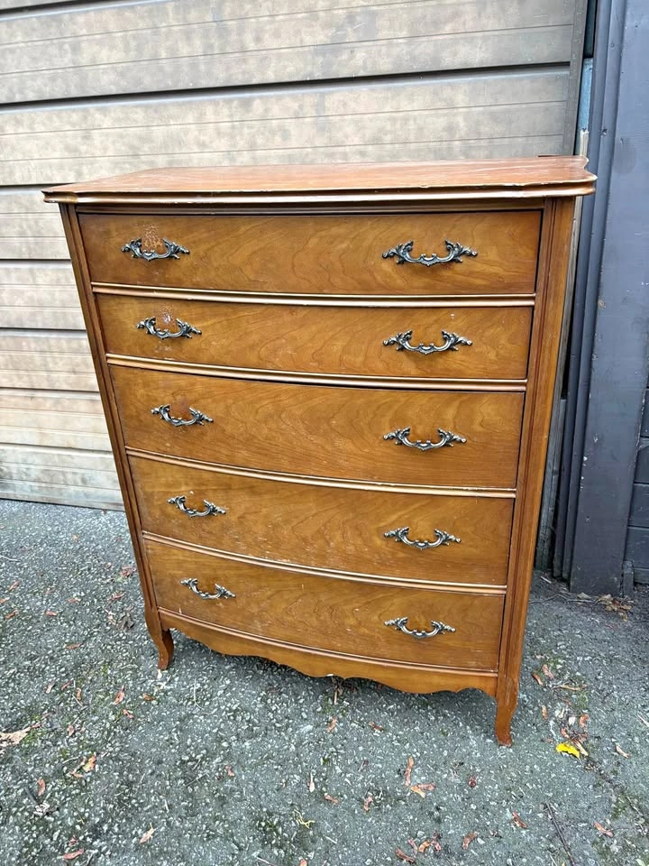 Vintage solid wood 5-drawer dresser
