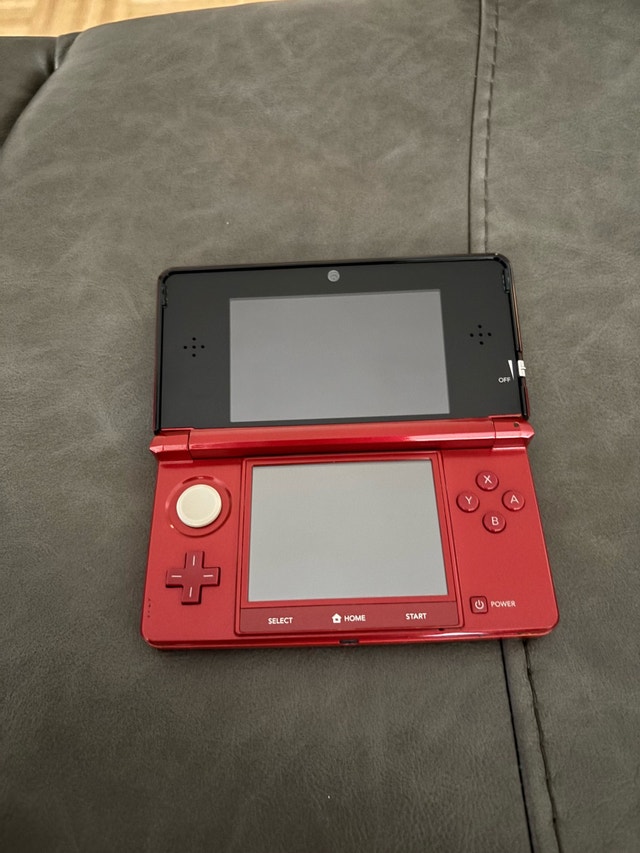 MINT FLARE RED 3DS (MODDED) IN BOX (LIKE NEW) NEGOTIABLE