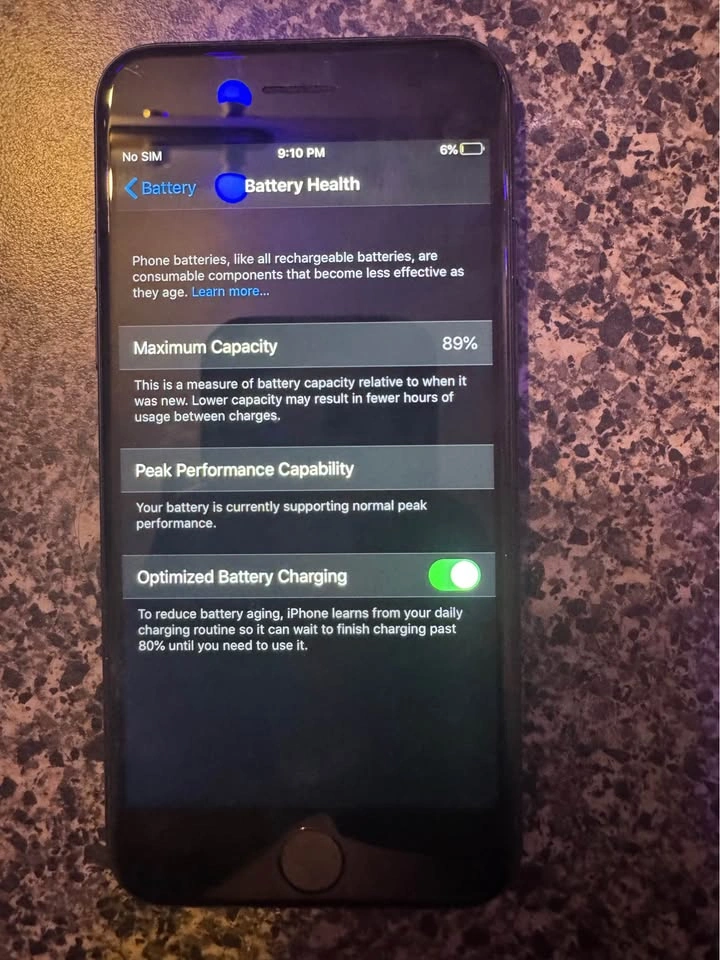 iPhone 7 comes with 2 chargers and phone case - photo 4