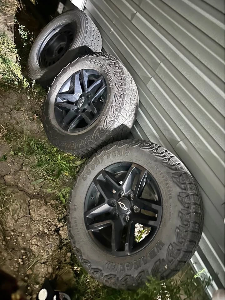 Chevy Silverado Trail Boss 18" Wheels & Goodyear Tires