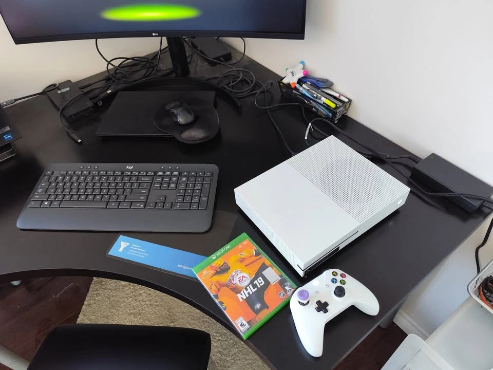 (Delivery) Xbox One S 1TB w/games - photo 3