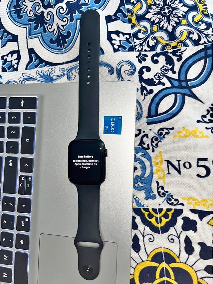 Apple Watch SE GPS + Cellular 44mm midnight sport band
