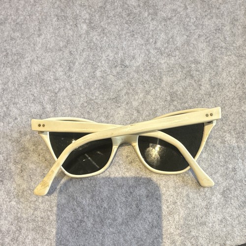 Womens vintage Cat Eye Sunglasses White Plastic Frame - photo 2