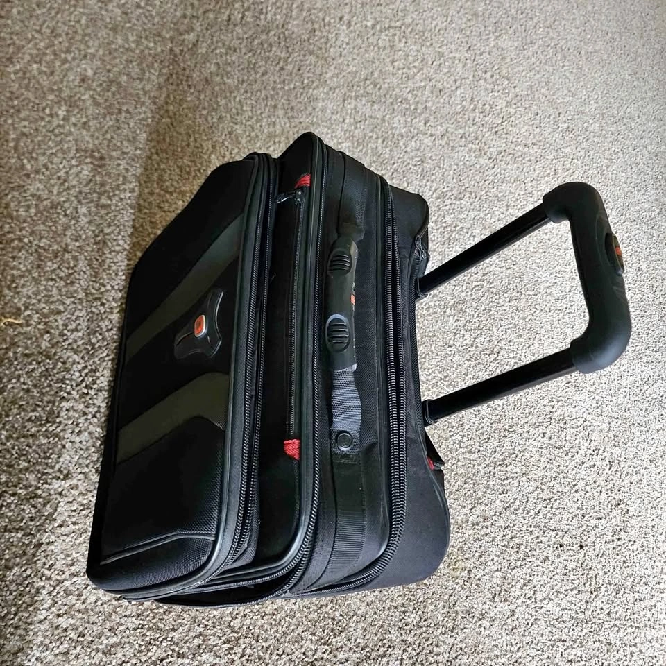 Swissgear garment bag with laptop slot upto 17" Trolley