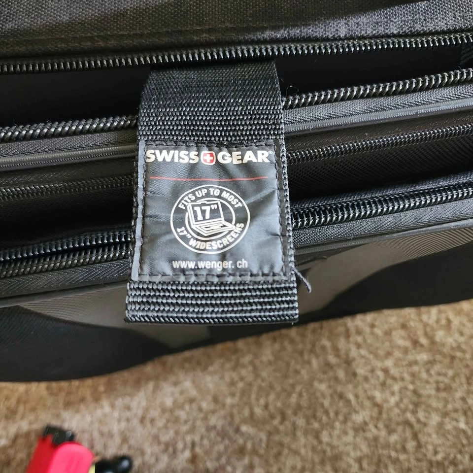 Swissgear garment bag with laptop slot upto 17" Trolley - photo 2