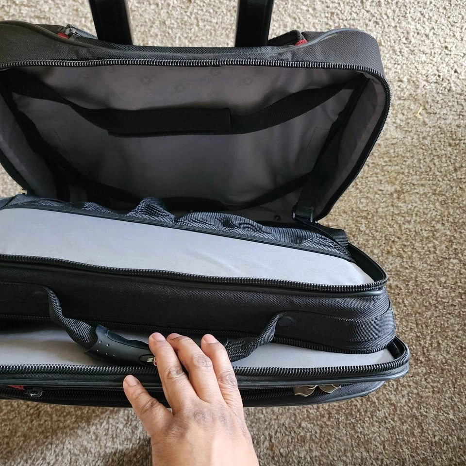 Swissgear garment bag with laptop slot upto 17" Trolley - photo 4