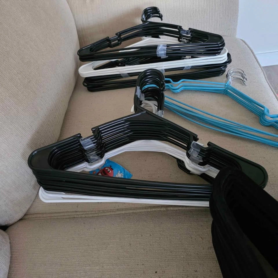 Assorted Plastic and Velvet Clothes Hangers - 100 Count - photo 2