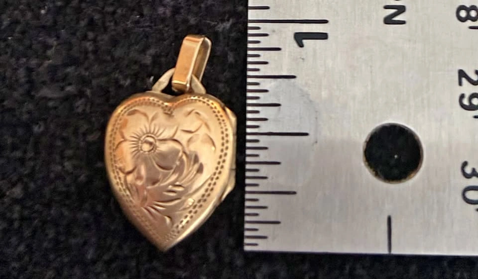 Vintage 10K Solid Gold Heart Locket – Floral Engraved Keepsake