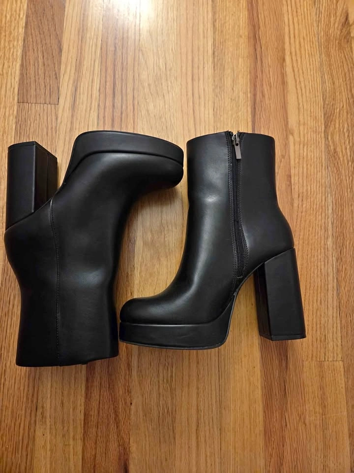 Heeled Black Boots Size 7