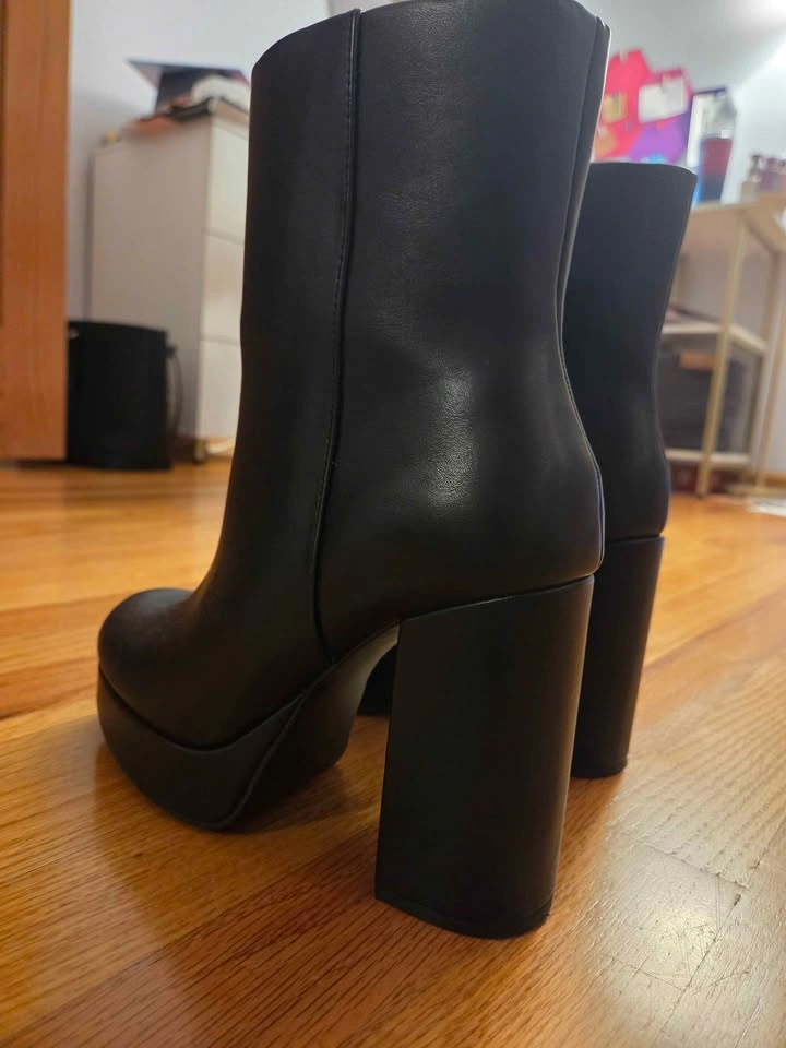 Heeled Black Boots Size 7 - photo 2