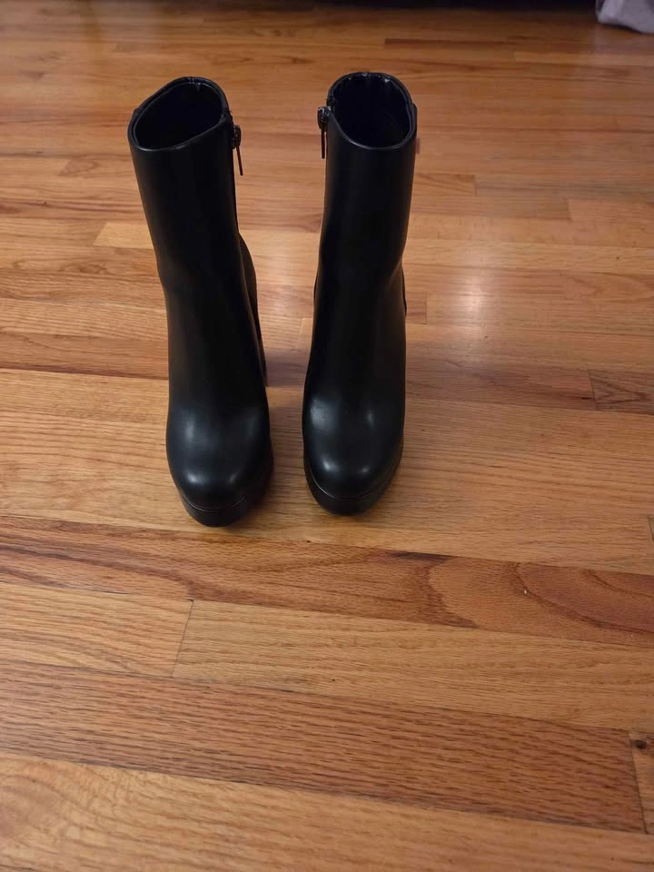 Heeled Black Boots Size 7 - photo 3