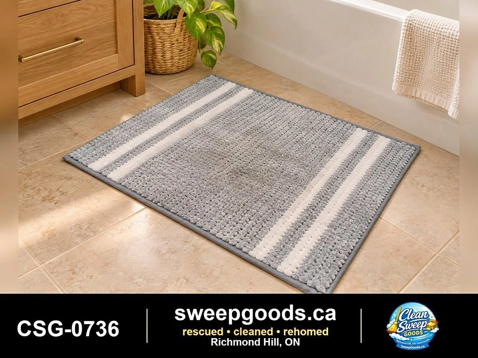 Grey & White Polyester Bath Mat – Approx. 20" x 30"