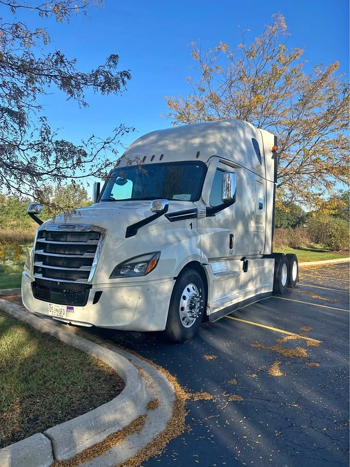 2020 Freightliner Cascadia 126