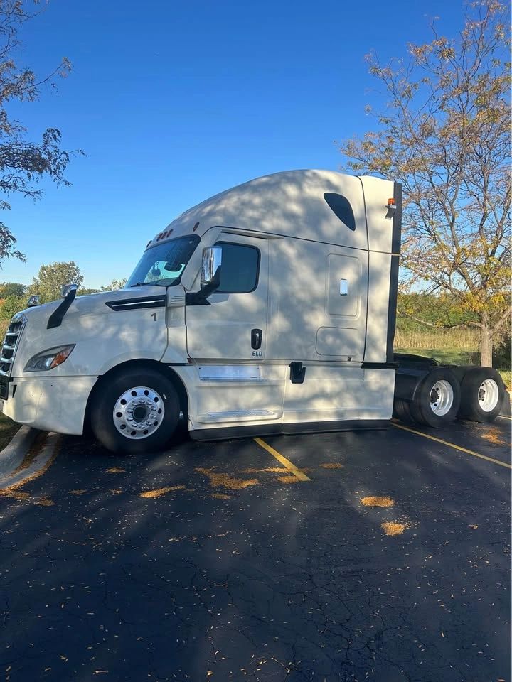 2020 Freightliner Cascadia 126 - photo 2