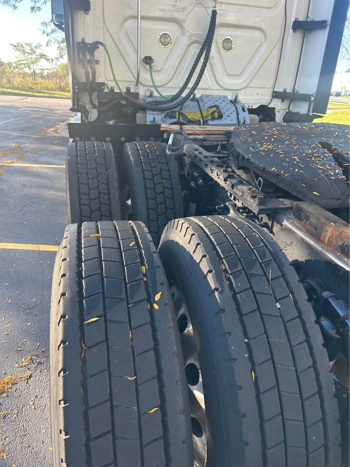 2020 Freightliner Cascadia 126 - photo 5