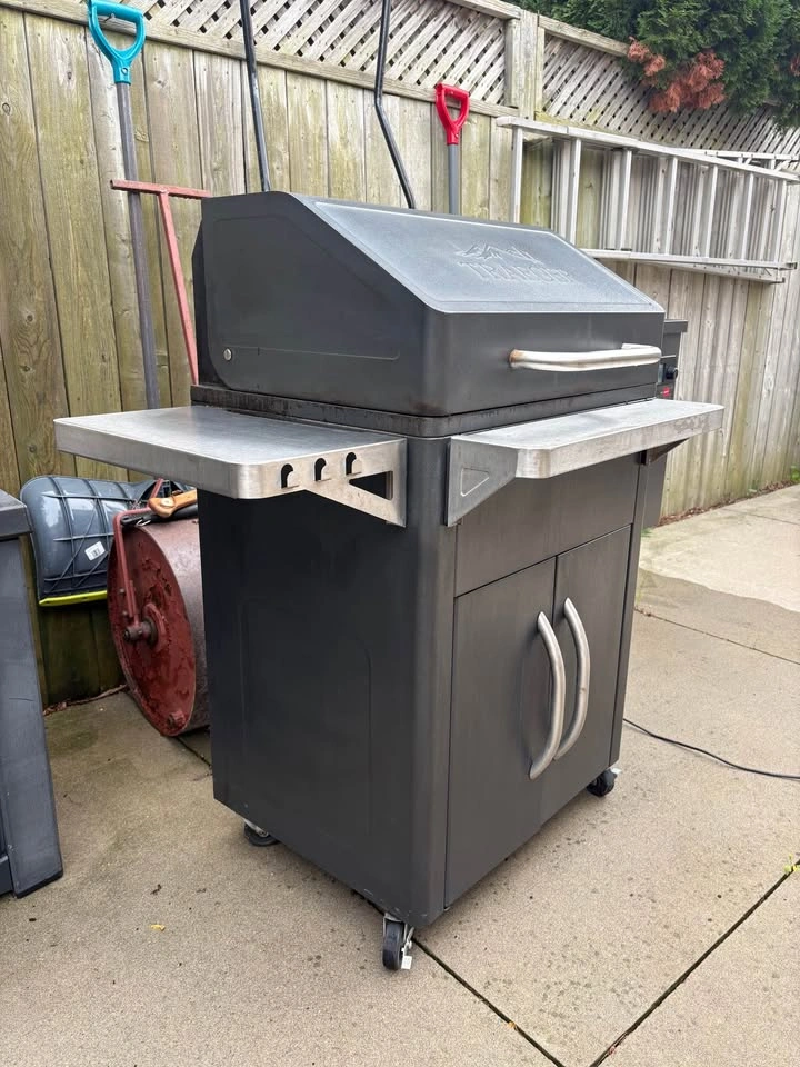 Traeger Silverton 620 pellet smoker - photo 3