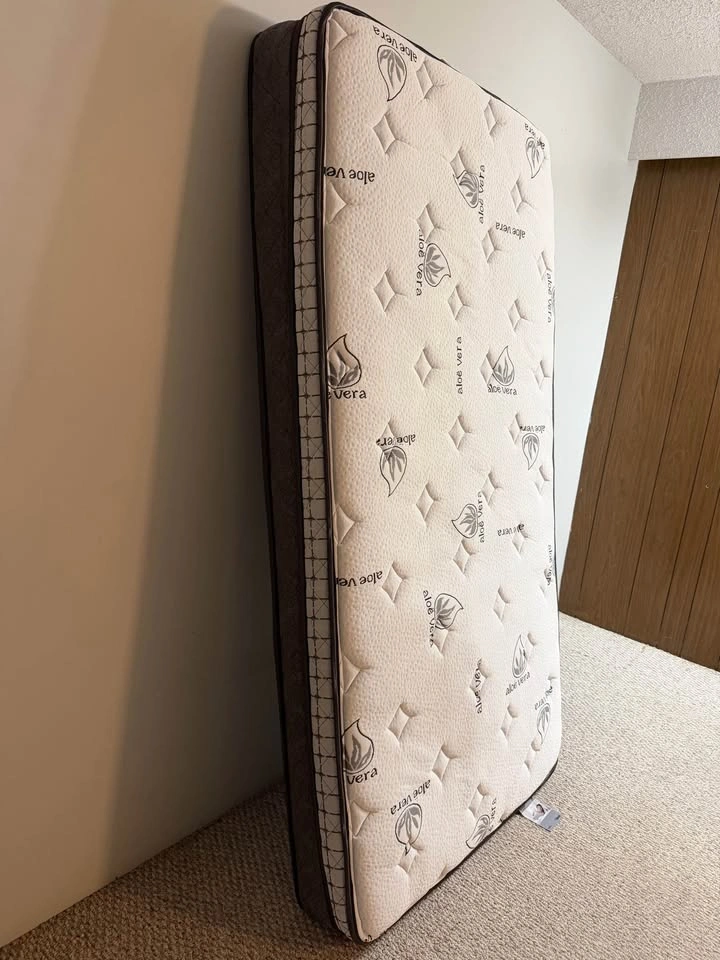Single bed and mattress - photo 3