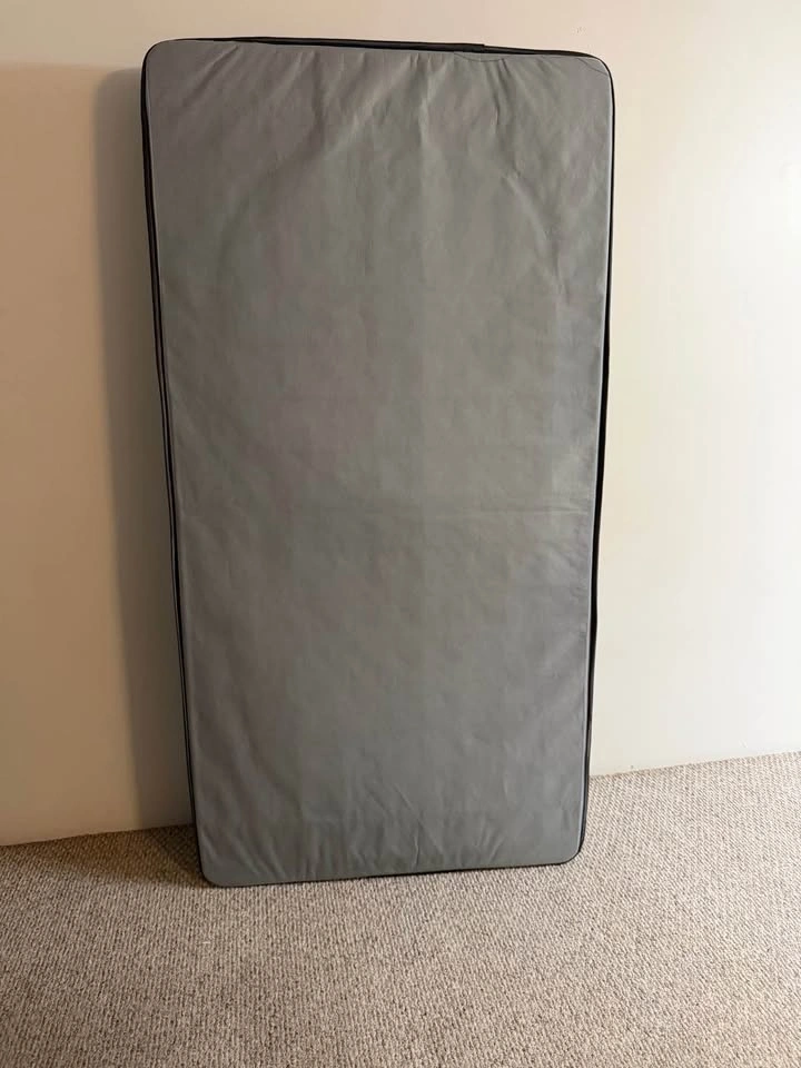 Single bed and mattress - photo 5