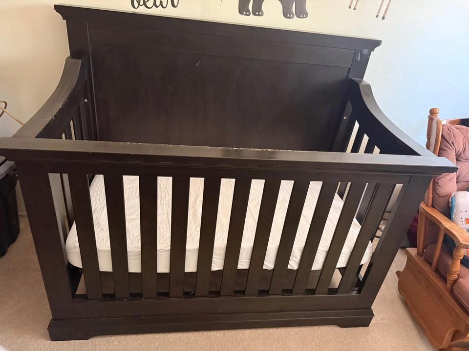 Muniré Furniture Crib and Mattress - photo 2