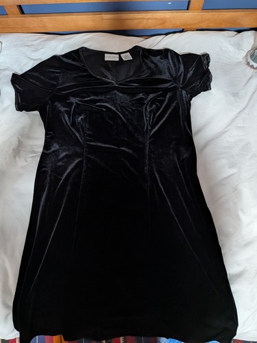 Vintage Jaclyn Smith Black Velvet V-Neck Short Sleeve Dress 16W - photo 2
