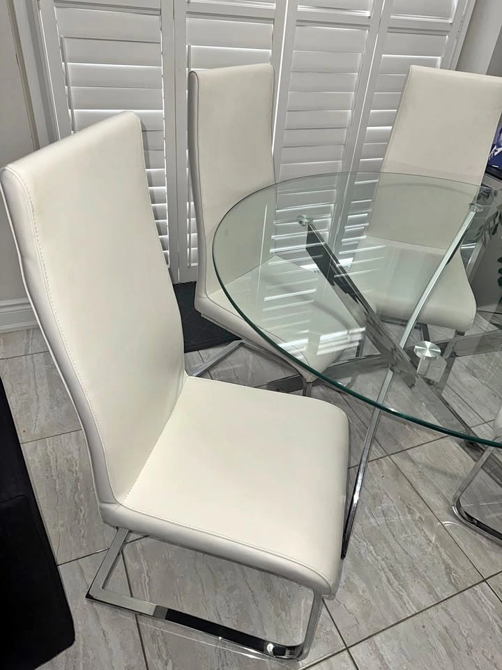 DINING TABLE + 4 CHAIRS