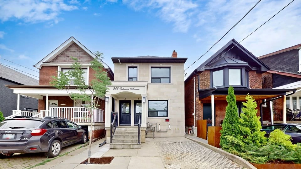 2 Beds 1 Bath Apartment