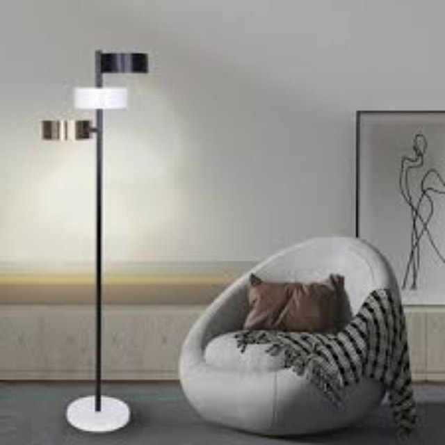 Good Condition - L2 Lighting Luca 3-Light Floor Lamp - photo 2