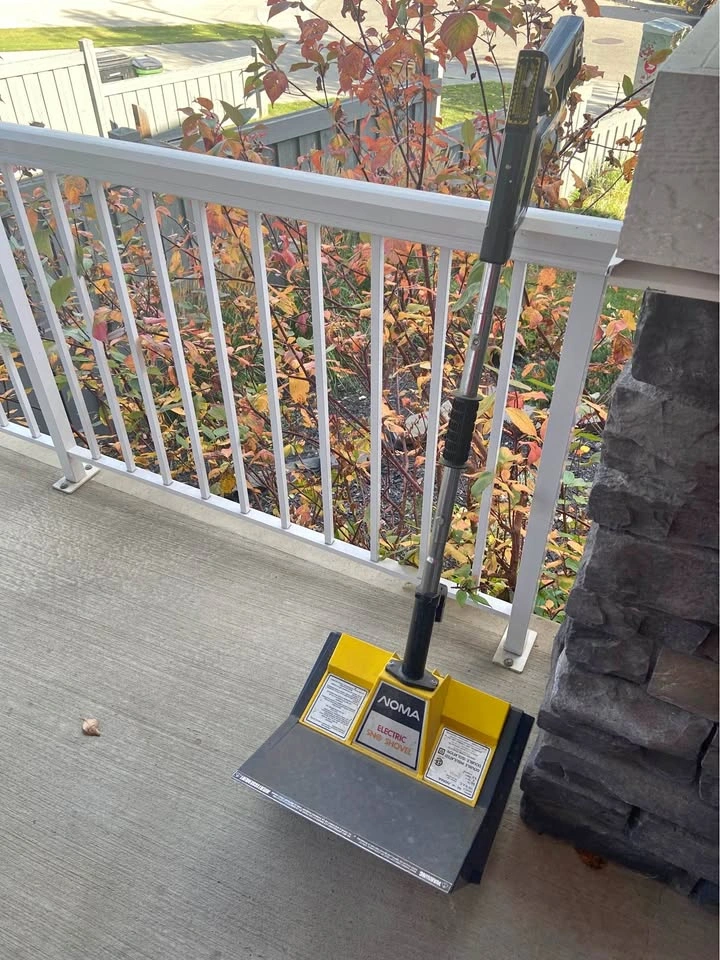 Electric snow shovel