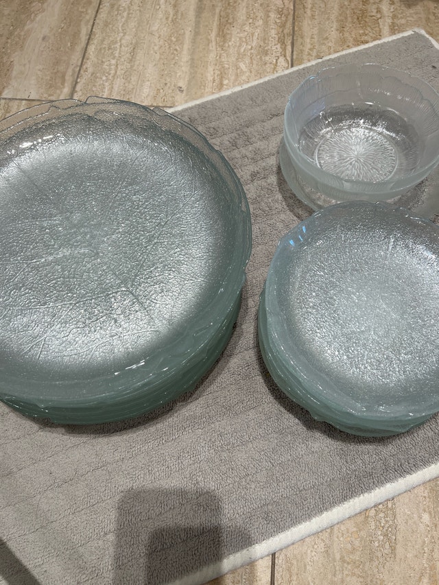 Glass Leaf Dinnerware Set