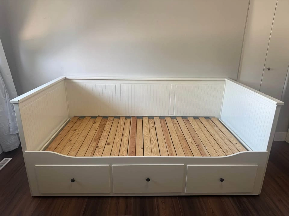 IKEA HEMNES DAYBED WITH MATTRESS - photo 2