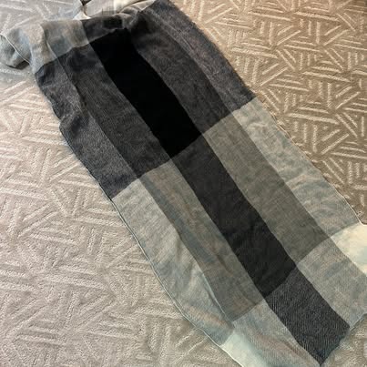 Plaid Wool-Blend Scarf – Grey & Black