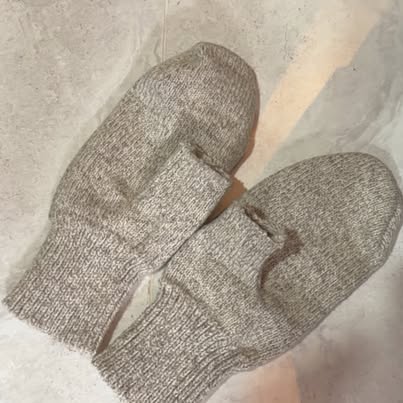 Grey/Beige Knit Mittens with Ribbed Cuffs